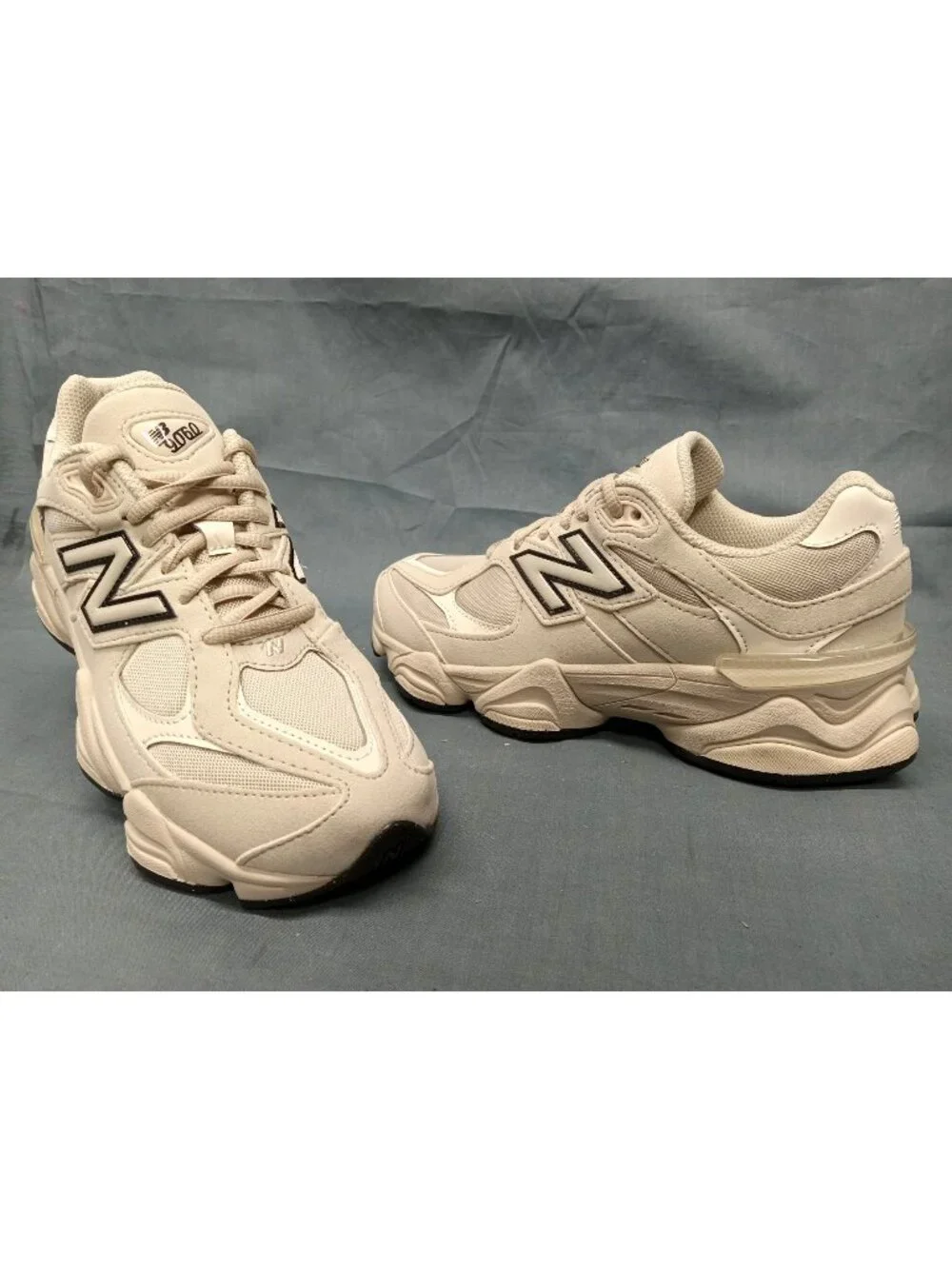 New Balance 9060 (GS) Sneakers G90607GY Grey Beige Boys Size 4 NEW IN BOX!